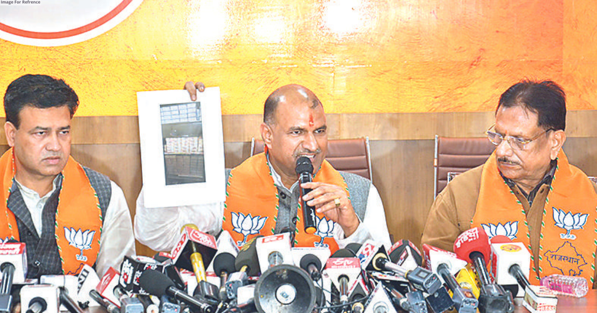 Joshi accuses Cong of extensive corruption